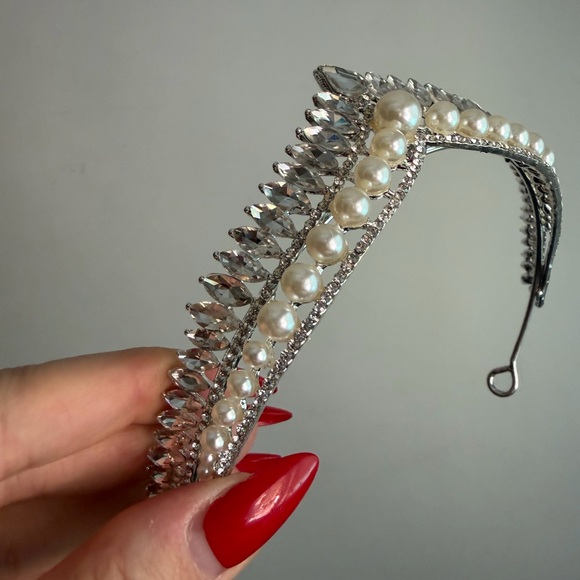 Elegant Pearl and Crystal Headband - Picture 6 of 8